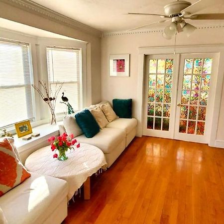 Near Train Station Gorgeous 3-Bedroom Apartment With Patios Boston Exteriér fotografie