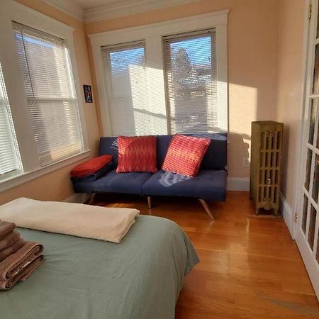 Near Train Station Gorgeous 3-Bedroom Apartment With Patios Boston Exteriér fotografie