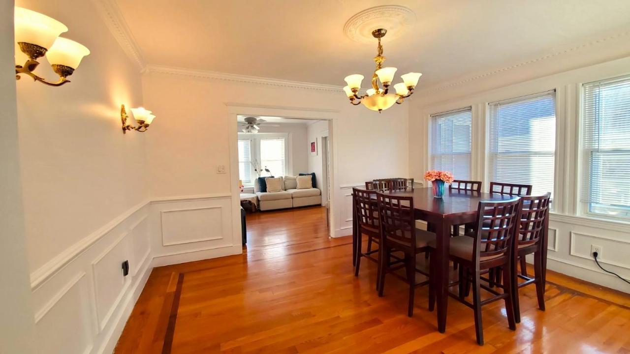 Near Train Station Gorgeous 3-Bedroom Apartment With Patios Boston Exteriér fotografie