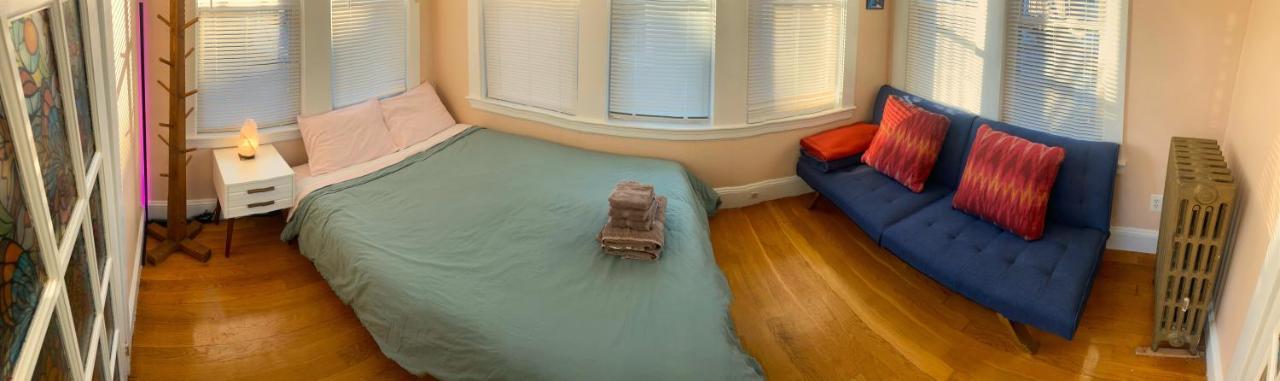 Near Train Station Gorgeous 3-Bedroom Apartment With Patios Boston Exteriér fotografie