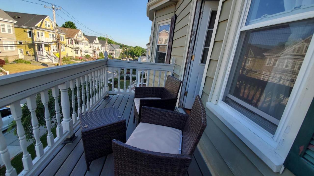 Near Train Station Gorgeous 3-Bedroom Apartment With Patios Boston Exteriér fotografie