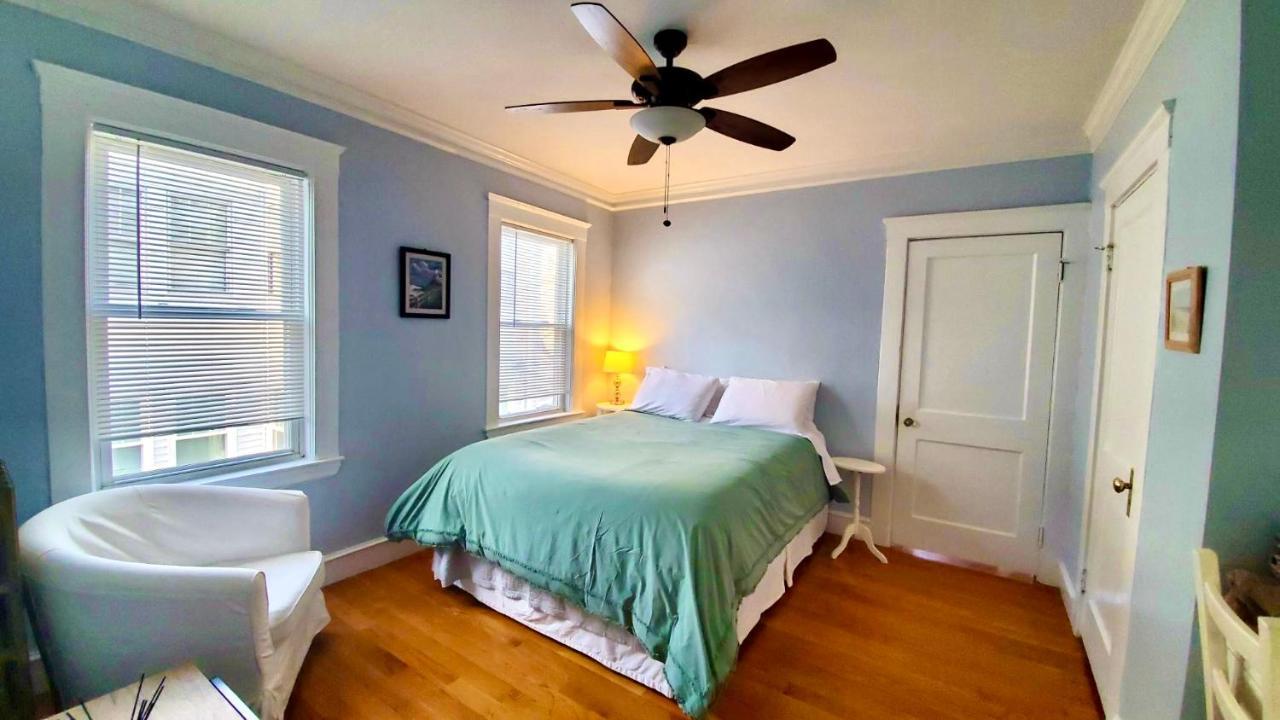 Near Train Station Gorgeous 3-Bedroom Apartment With Patios Boston Exteriér fotografie