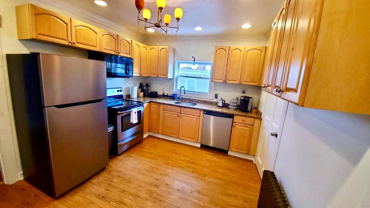 Near Train Station Gorgeous 3-Bedroom Apartment With Patios Boston Exteriér fotografie