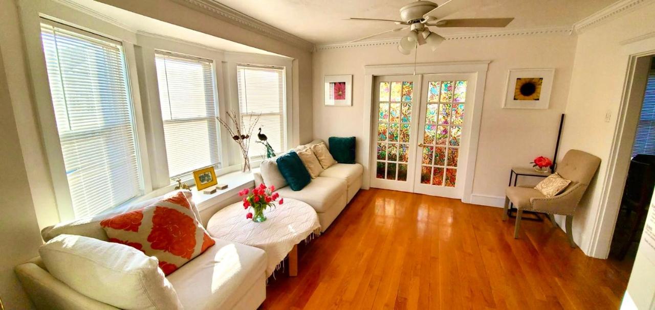 Near Train Station Gorgeous 3-Bedroom Apartment With Patios Boston Exteriér fotografie
