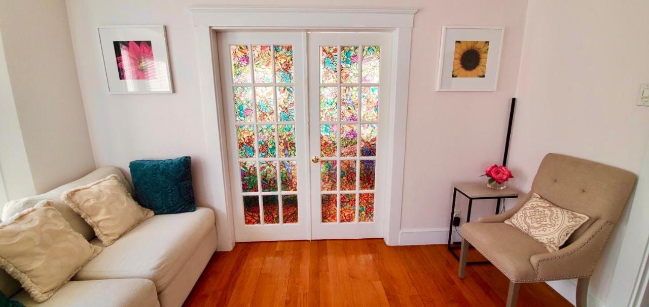 Near Train Station Gorgeous 3-Bedroom Apartment With Patios Boston Exteriér fotografie