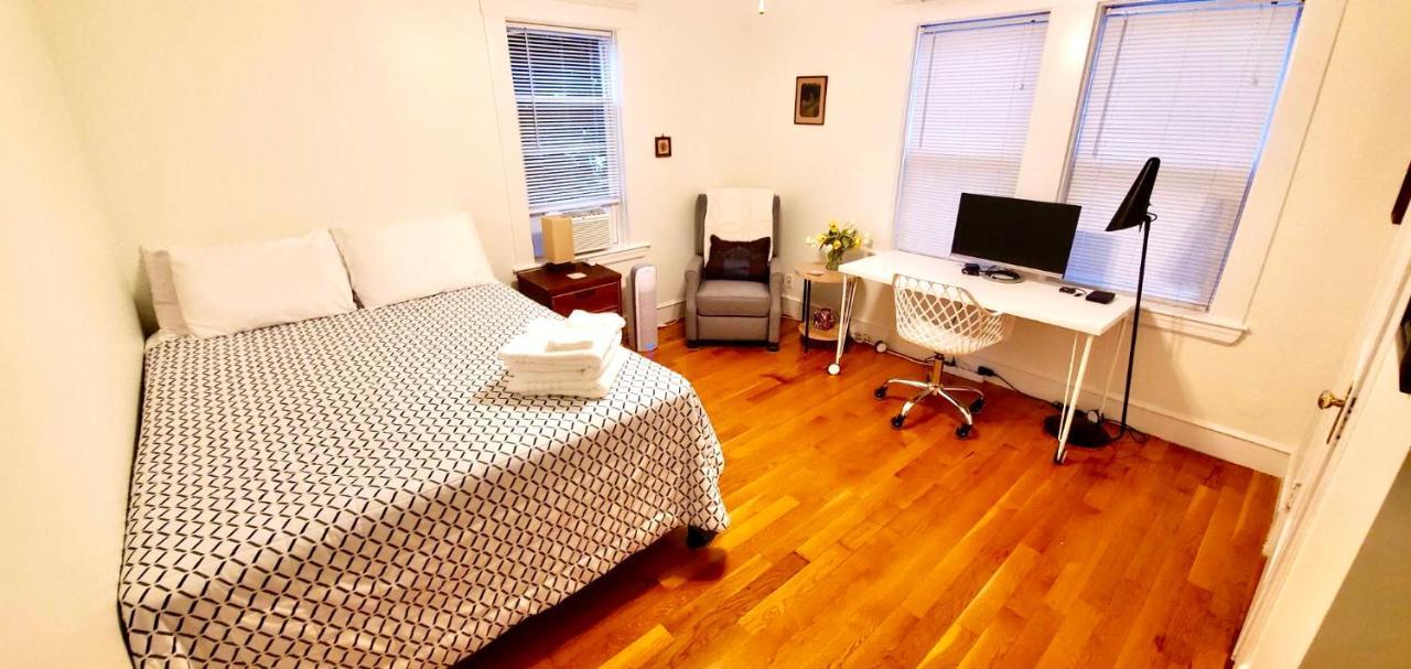 Near Train Station Gorgeous 3-Bedroom Apartment With Patios Boston Exteriér fotografie